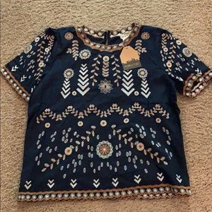 NWT, embroidered details top, size L